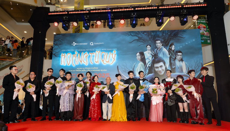 Thảm đỏ Hoàng Tử Quỷ quy tụ loạt nghệ sĩ Việt đình đám: Thu Trang – Tiến Luật, Quang Tuấn, Isaac, Song Luân, Đức Phúc, Ninh Dương Lan Ngọc, Orange… 